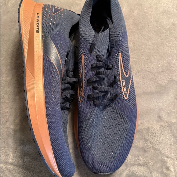 Brooks Levitate Women's Navy and Rose Gold Running Sneakers - Picture 3 of 4